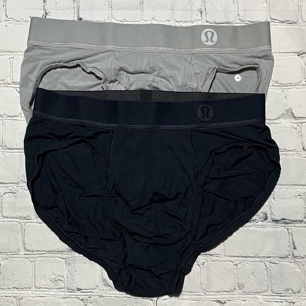 Lululemon pack of 2 Men’s Always Motion Briefs w/ Fly